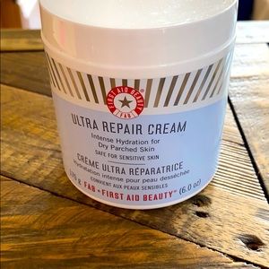 First aid beauty ultra repair cream